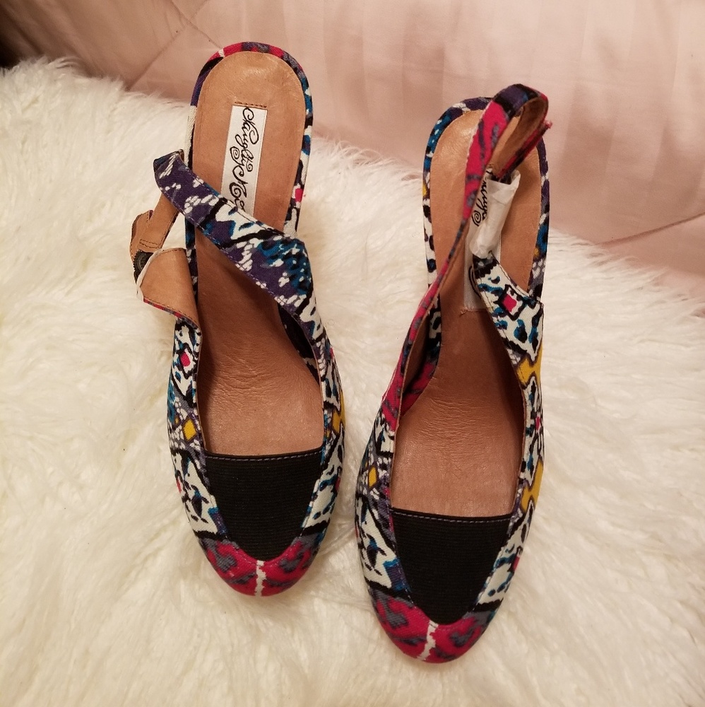 NAUGHTY MONKEY OVERBOARD PLATFORM SANDAL HEELS - Picture 2 of 8